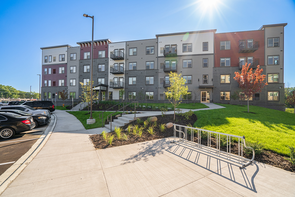 Apartment_Highway_55_Exteriors