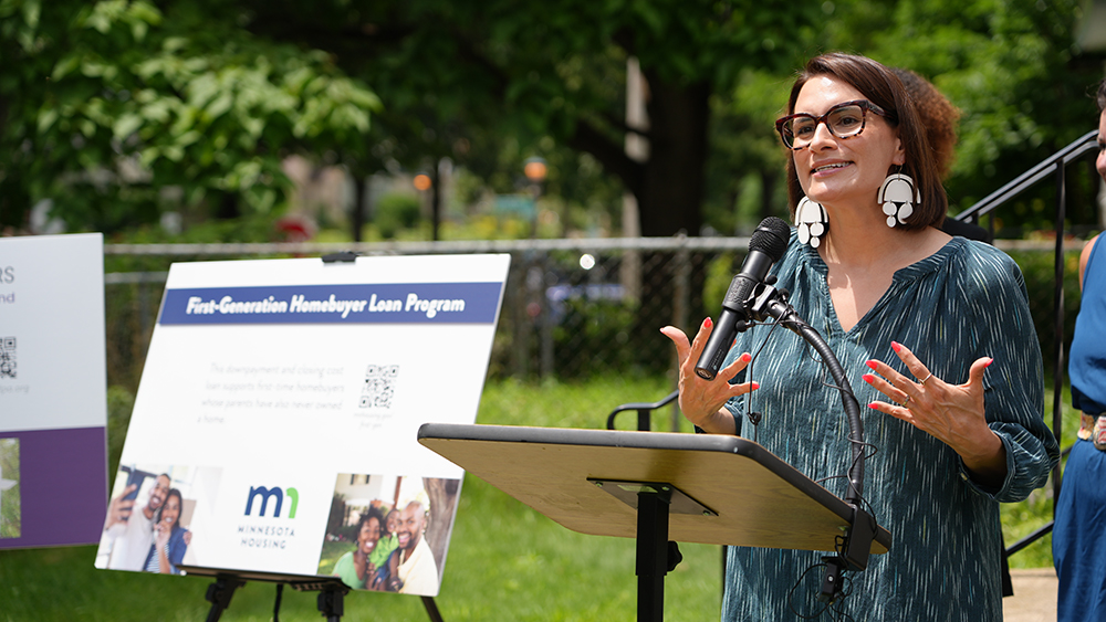 LG_speaking_with_FirstGen_sign_behind