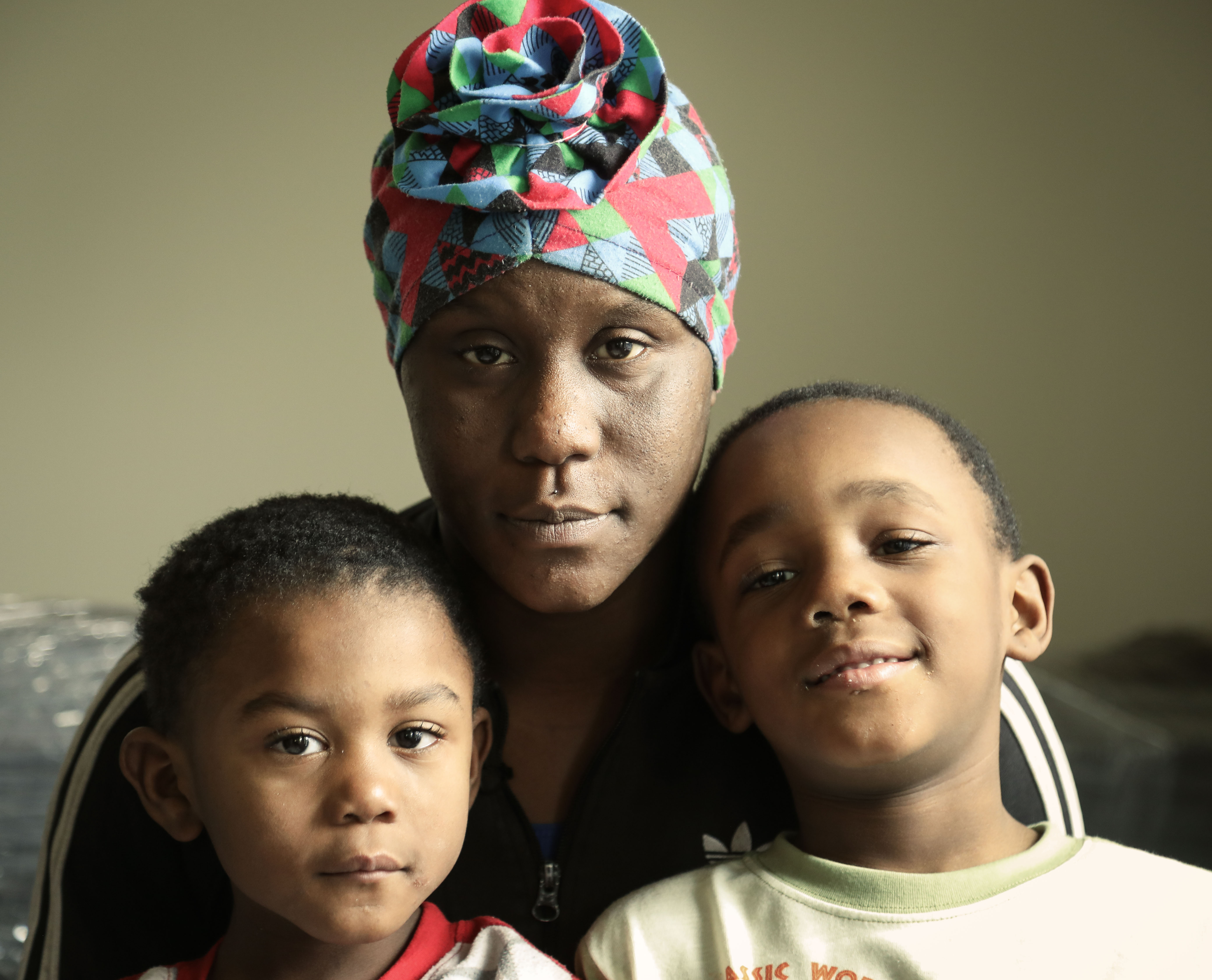 Woman_and_two_children_close-up